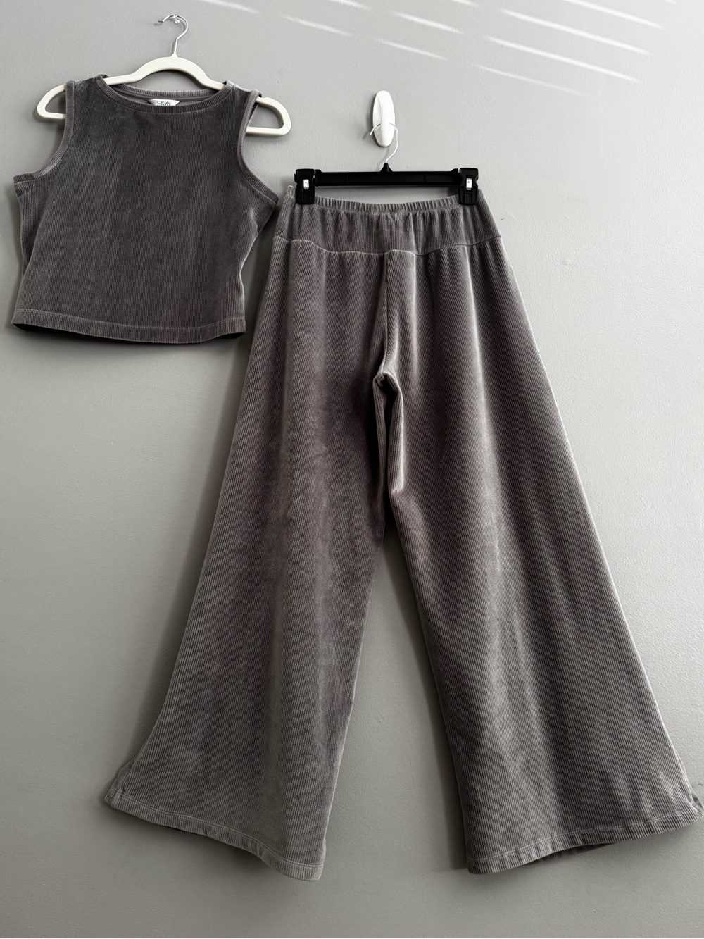 sofia by sofia vergara Gray Velour Wide-Leg lounge set - Picture 2 of 11